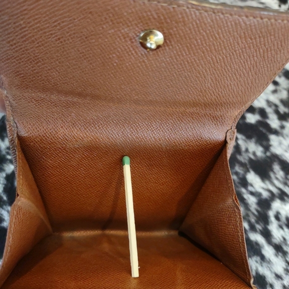 Authentic Louis Vuitton Elise Wallet - Picture 3 of 8